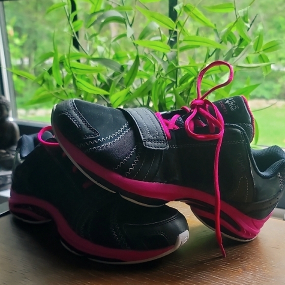 Ryka Shoes - 🦩Ryka Black and Pink Synergy